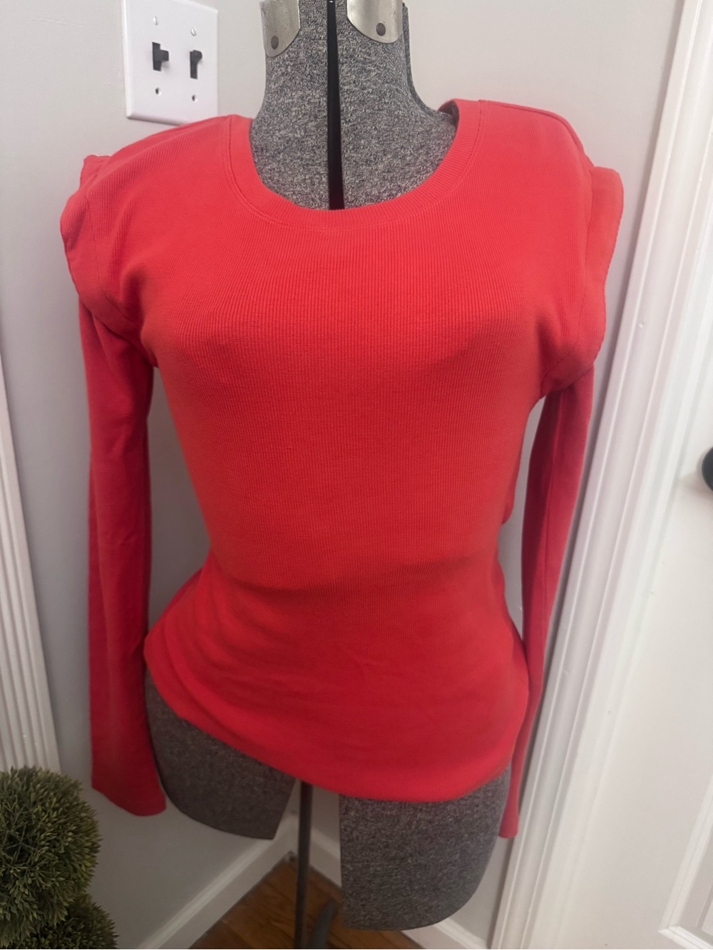Women’s Anthropologie Bright Red Long-Sleeve Crew Neck Top Large